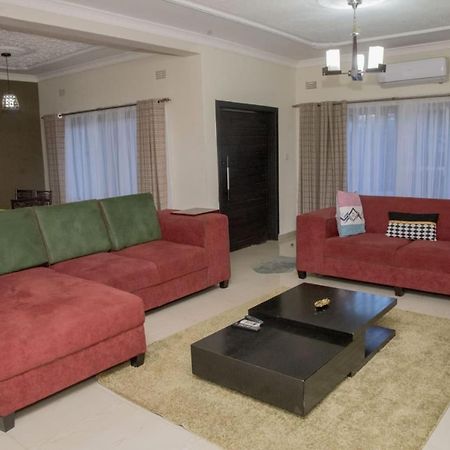 Royal Suites Apartments 卢萨卡 外观 照片