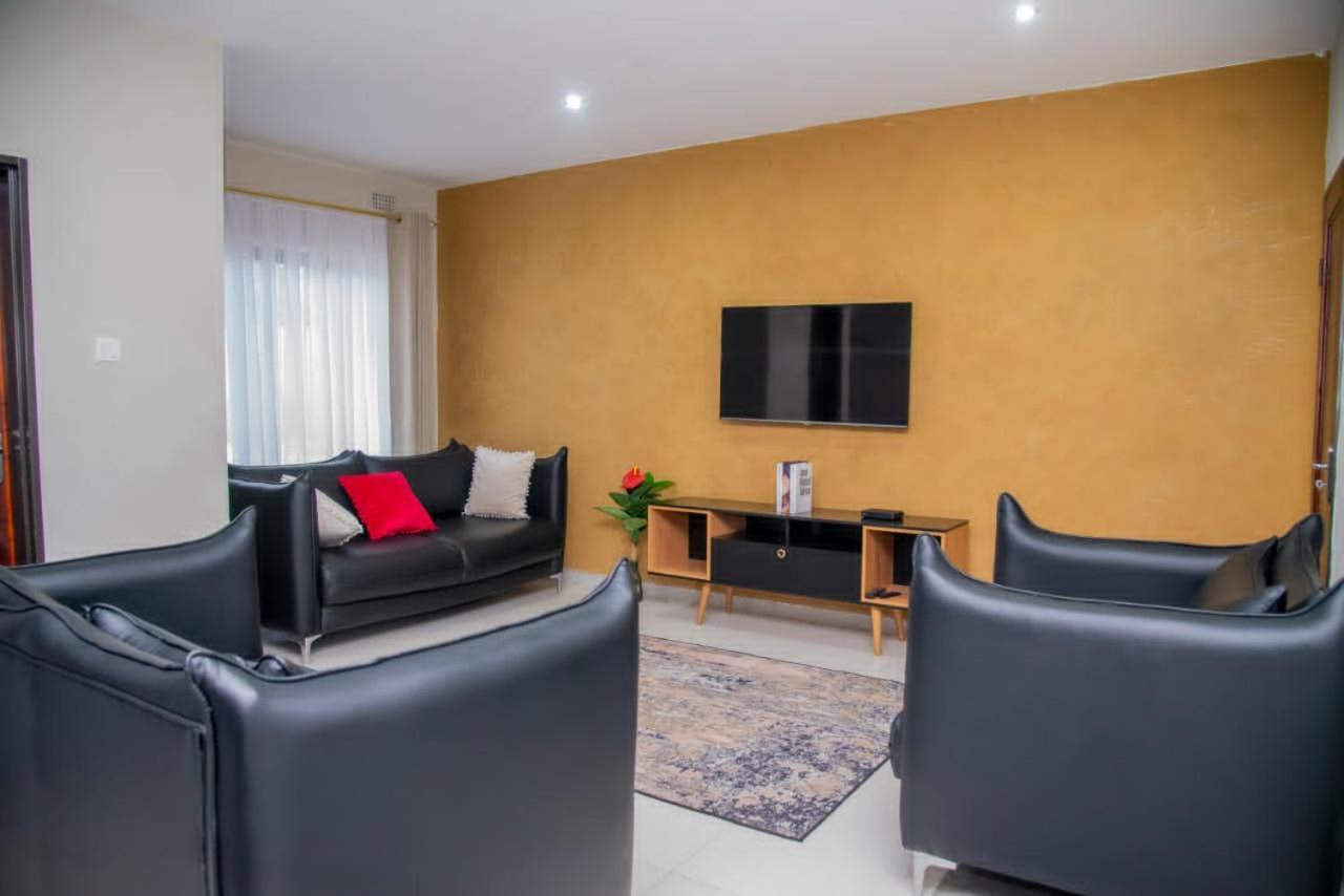 Royal Suites Apartments 卢萨卡 外观 照片