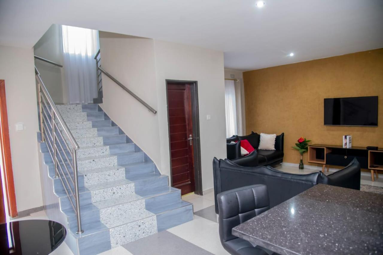 Royal Suites Apartments 卢萨卡 外观 照片