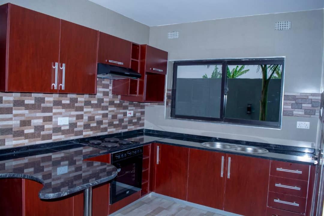 Royal Suites Apartments 卢萨卡 外观 照片