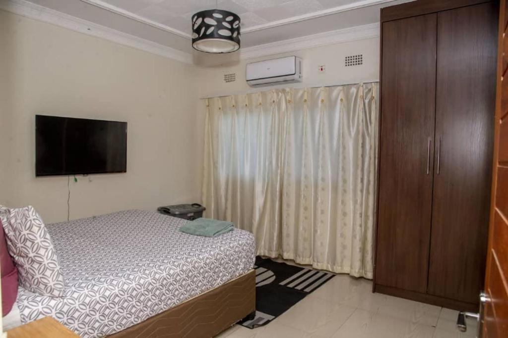 Royal Suites Apartments 卢萨卡 外观 照片