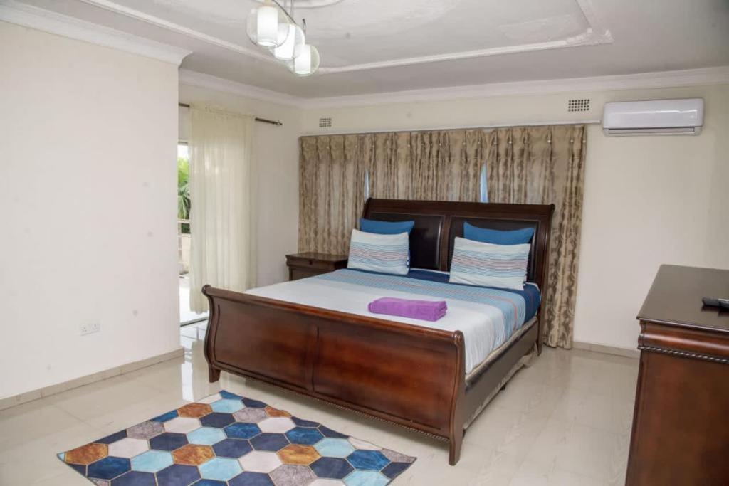 Royal Suites Apartments 卢萨卡 外观 照片