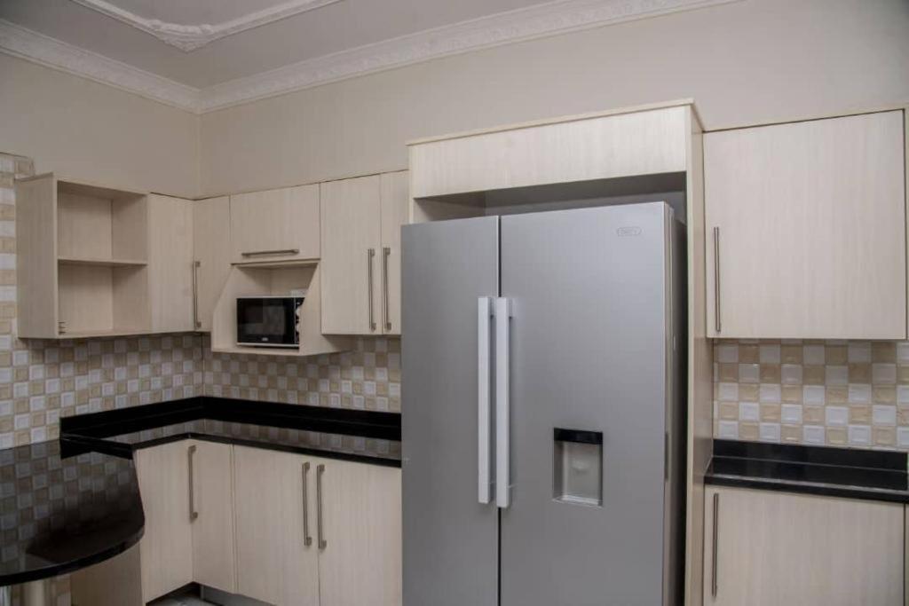 Royal Suites Apartments 卢萨卡 外观 照片