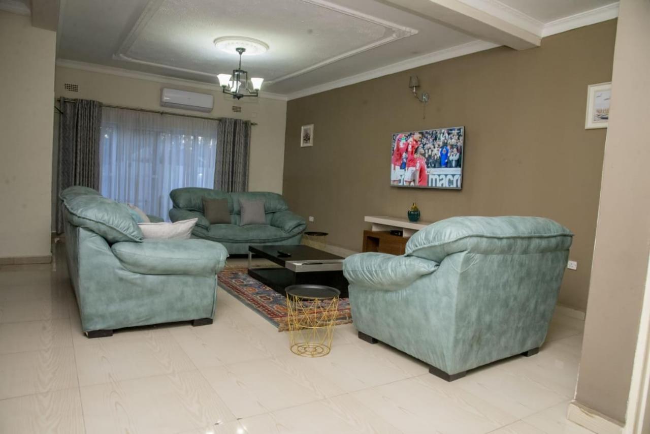 Royal Suites Apartments 卢萨卡 外观 照片
